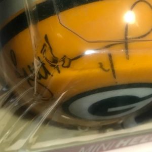 Brett-Farve-Autographed-Mini-Helmet